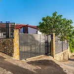 Awesome In With House Sea View *