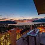 Awesome In With House Sea View