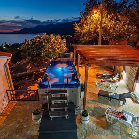 شقة Awesome In With House Sea View روفانجسكا