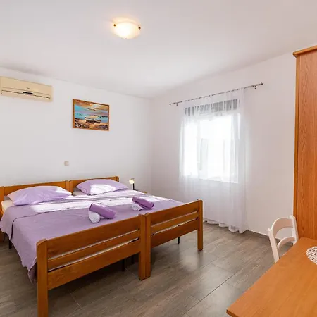 Awesome In With House Sea View روفانجسكا