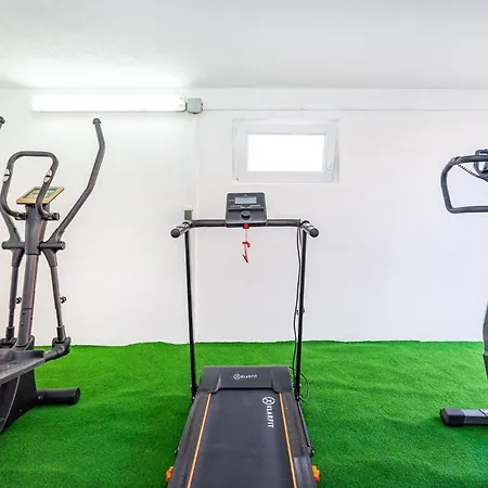 شقة Awesome In With House Sea View روفانجسكا