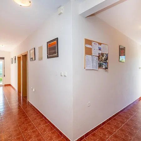 Awesome In With House Sea View روفانجسكا